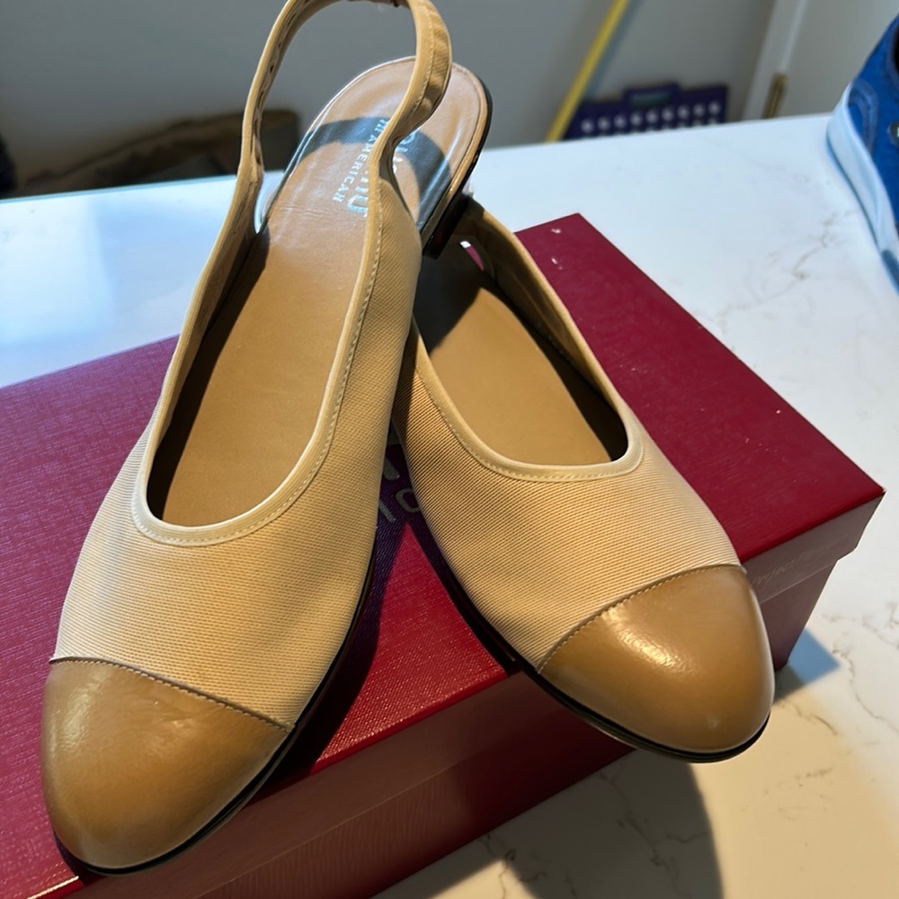 NIB Munro Payton style sling back in beige Size 10